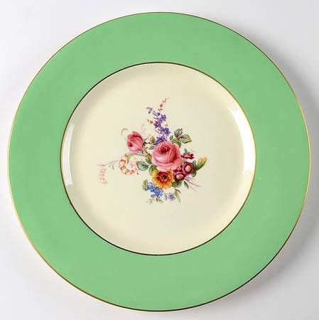 V2085 by Royal Doulton