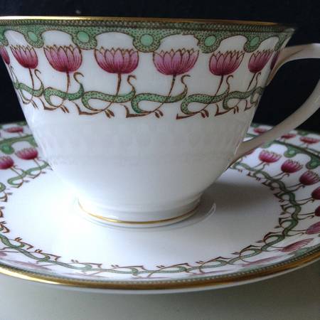 G4470 Footed Cup & Saucer Set