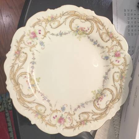 B7932 Dinner Plate