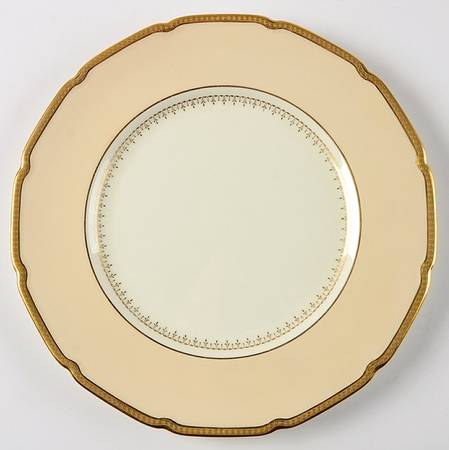 V1879 by Royal Doulton