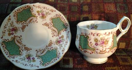RIA116 Footed Cup & Saucer Set
