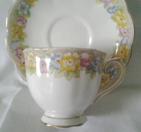 ROA310 Footed Cup & Saucer Set