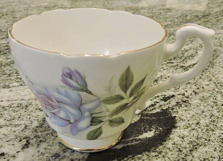 923 (Wide and Narrow Scallops) Footed Cup