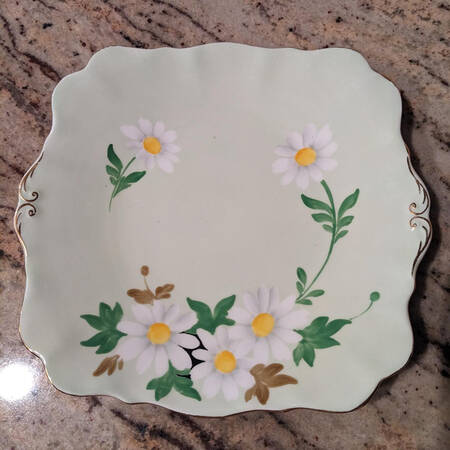 845b Square Handled Cake Plate