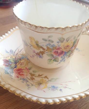 W5004 Footed Cup & Saucer Set