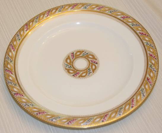 H8962 (No Verge Line) Dinner Plate