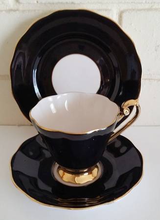 1418 Footed Cup & Saucer Set
