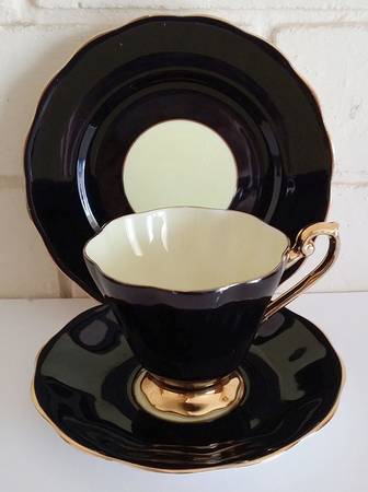 1418 Footed Cup & Saucer Set