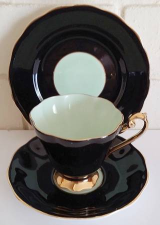 1418 Footed Cup & Saucer Set