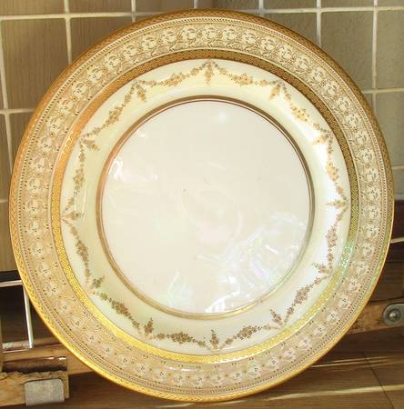 RD403 by Royal Doulton