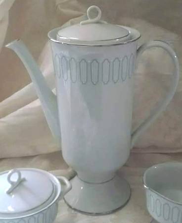 Patrician Coffee Pot & Lid