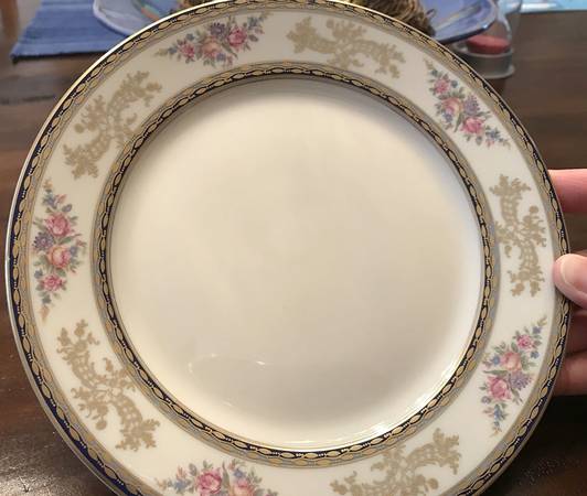 3553 (Gold Filigree, Bouquets) Salad Plate