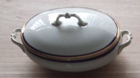4524 Oval Covered Vegetable