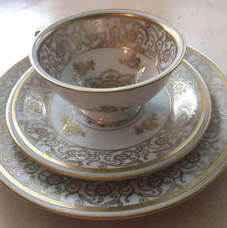 R2562 Footed Cup & Saucer Set
