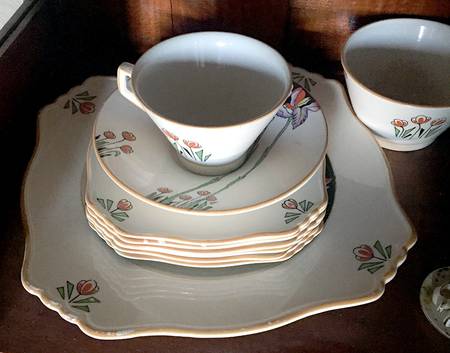 Iris Flat Cup & Saucer Set