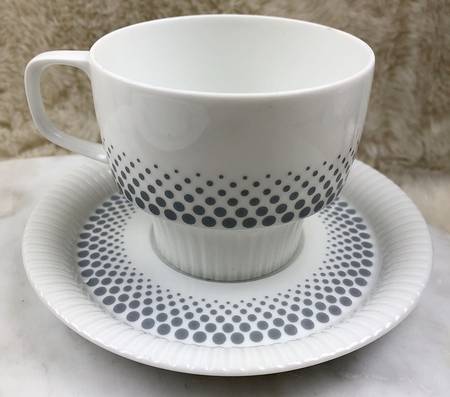 R2378 Flat Cup & Saucer Set
