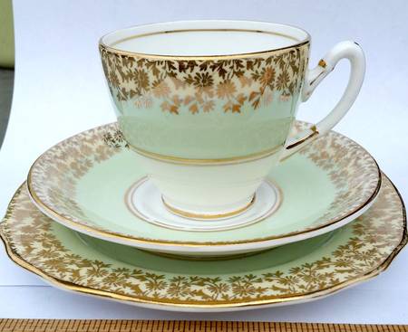 8189 (Green) Footed Cup & Saucer Set