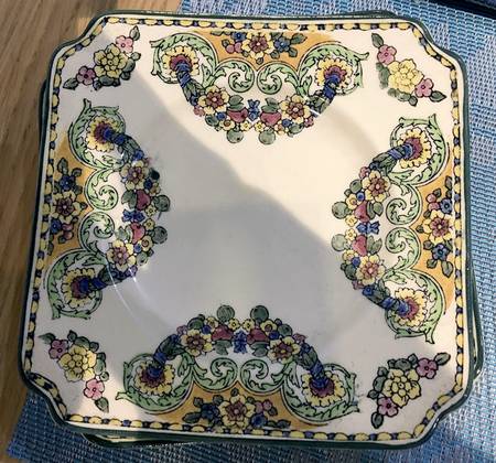 D4816 by Royal Doulton