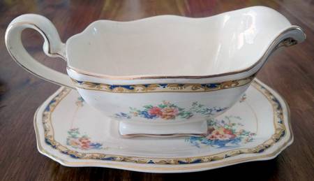 RWI129 Gravy Boat & Underplate