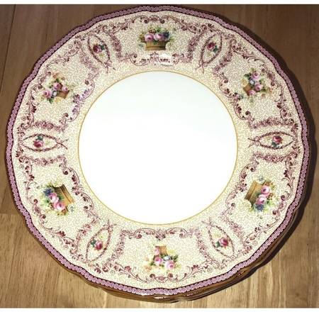 V1548 by Royal Doulton