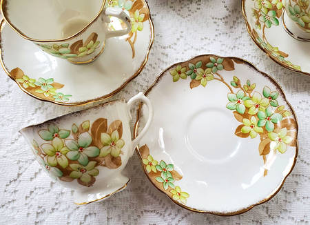 1827 Footed Cup & Saucer Set