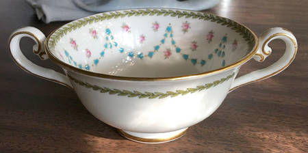 E1284 by Royal Doulton