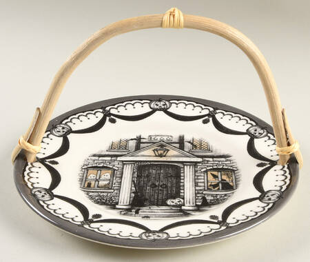Haunted House 5 3/8"-5 5/8" Bamboo Handled Serving Plate  HC