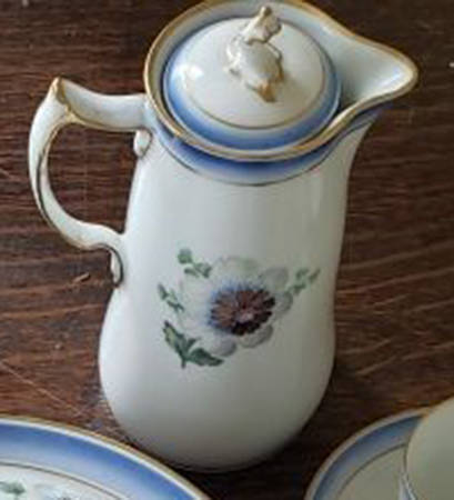 592 Teapot & Lid
