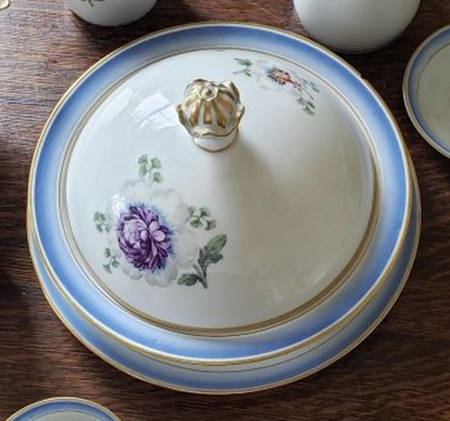 592 Muffin Dish & Lid
