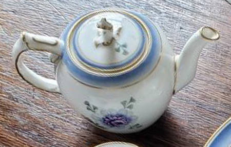 592 Chocolate Pot & Lid