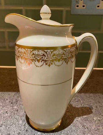 BB3402 Hot Water Jug & Lid