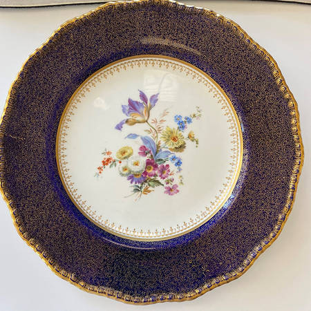 V1736 by Royal Doulton