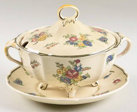 Daventry Round Gravy Boat & Lid with Underlate