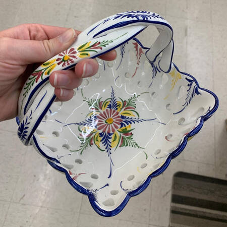 882 7" Handled Basket