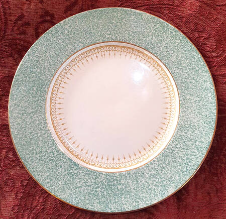 D6082 by Royal Doulton