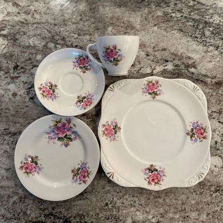 RTA71 Handled Cake Plate