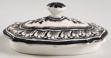 Seventeenth Century (XVII) Black Lid for Teapot