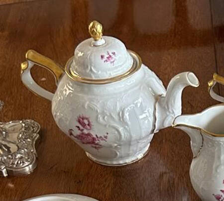 R4011 Teapot & Lid