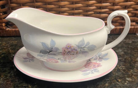 Summer Lilac Gravy Boat with Attached Underplate