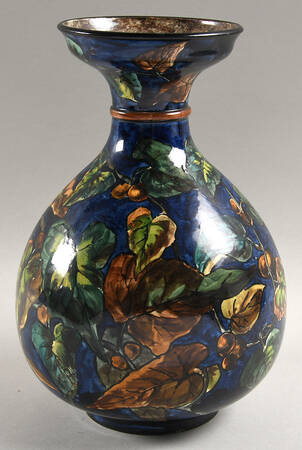 Lambeth Ware Giftware 8" Vase