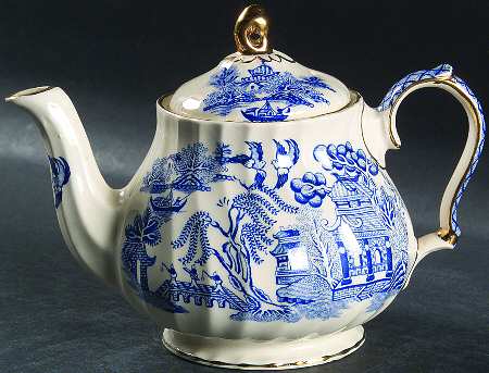 Blue Willow (Gold Trim) Individual Teapot & Lid