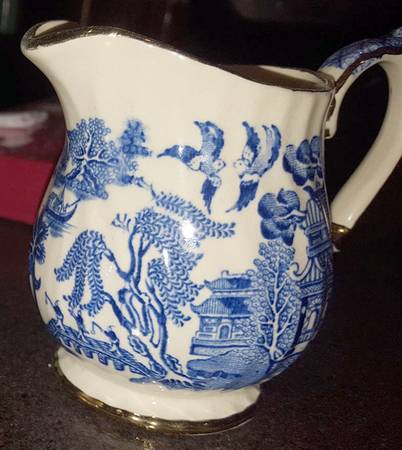 Blue Willow (Gold Trim) Creamer