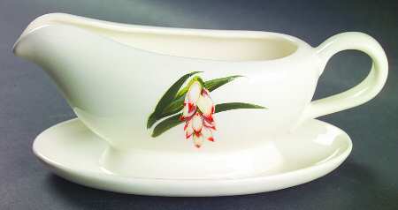 Shell Ginger Gravy Boat with Attached Underplate