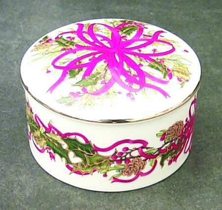Christmas Garland Round Box & Lid with Candle