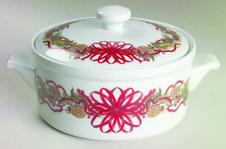 Christmas Garland 1.5 Qt Round Covered Casserole