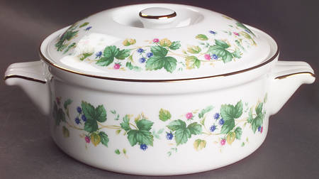 Vineyard 2 Qt Round Covered Casserole