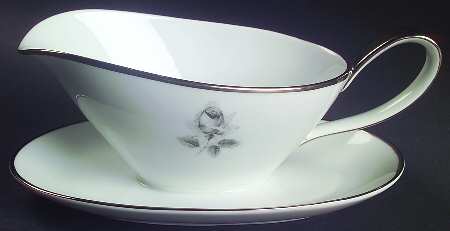 Remembrance (Platinumtrim) Gravy Boat with Attached Underplate