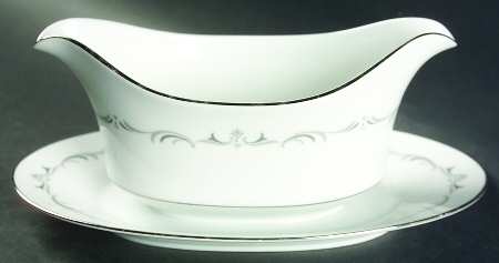 Alsace Gravy Boat with Attached Underplate