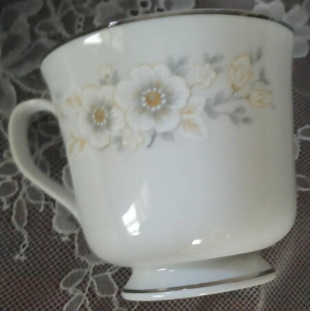 Andover Footed Cup