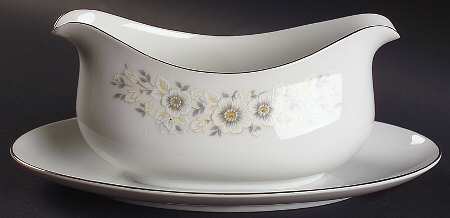 Andover Gravy Boat with Attached Underplate